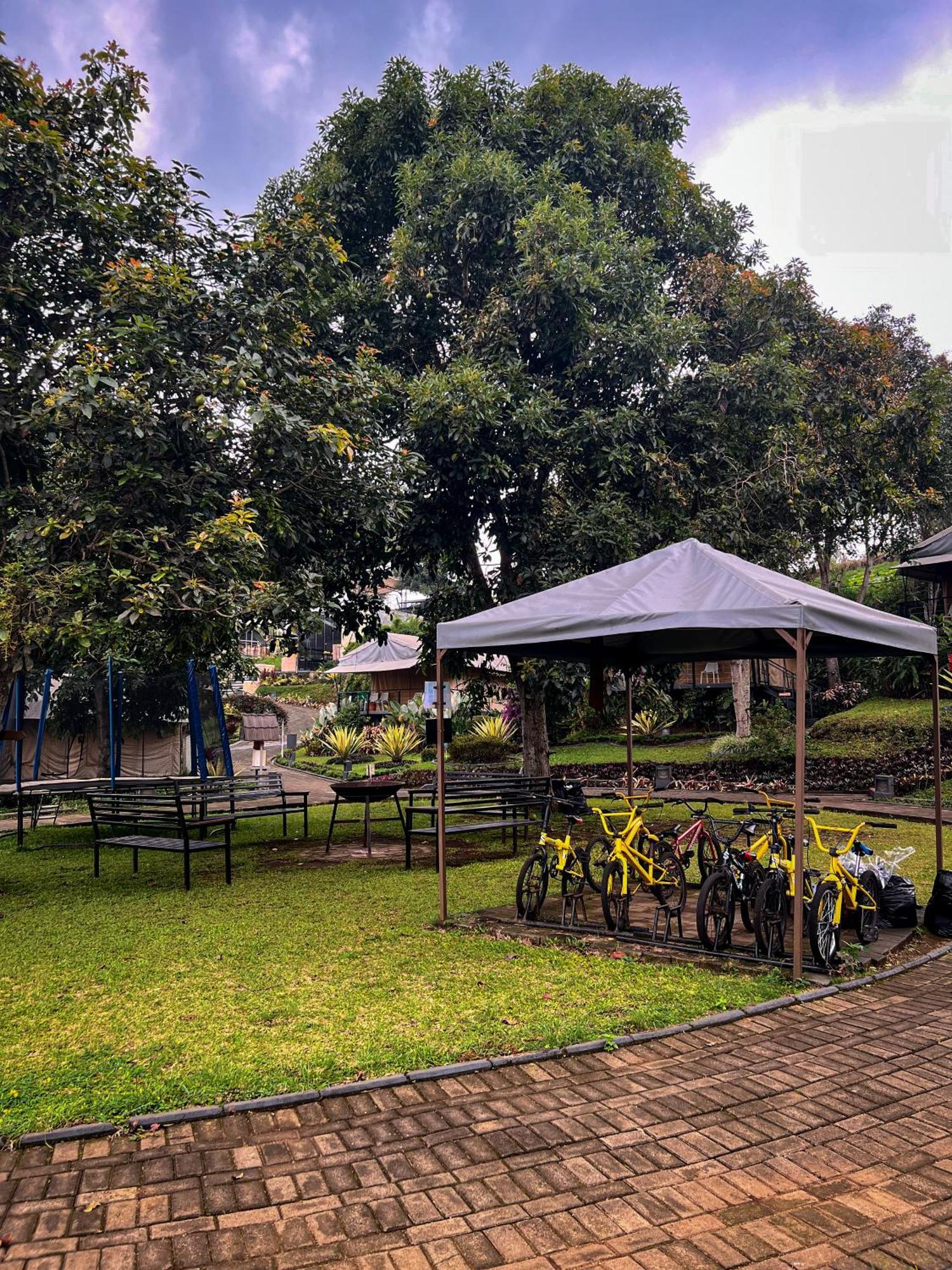 Trizara Resorts - Glam Camping Lembang Buitenkant foto